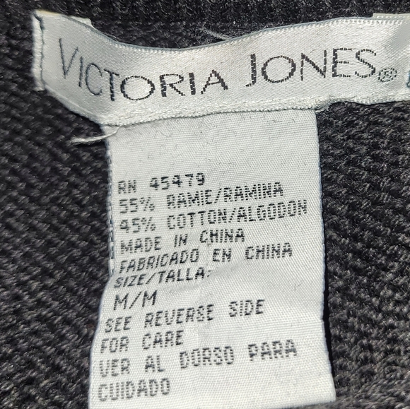 Intricate Beading CHRISTMAS SWEATER WOMEN'S SIZE MEDIUM, Victoria Jones - Picture 4 of 4